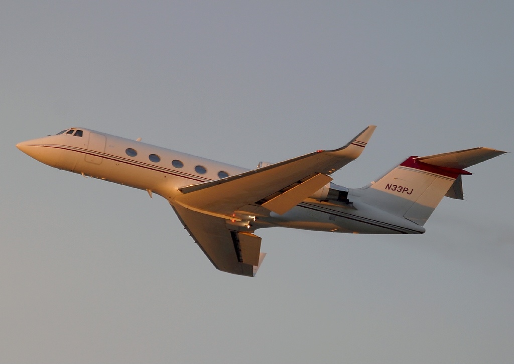 Gulfstream 2 / IIB / II-SP heavy jet private aircraft for Houston charter